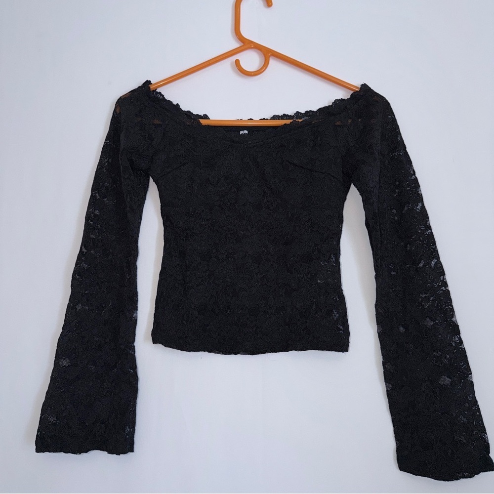 NWOT Whimsigoth Lace Off-Shoulder Top 🌎